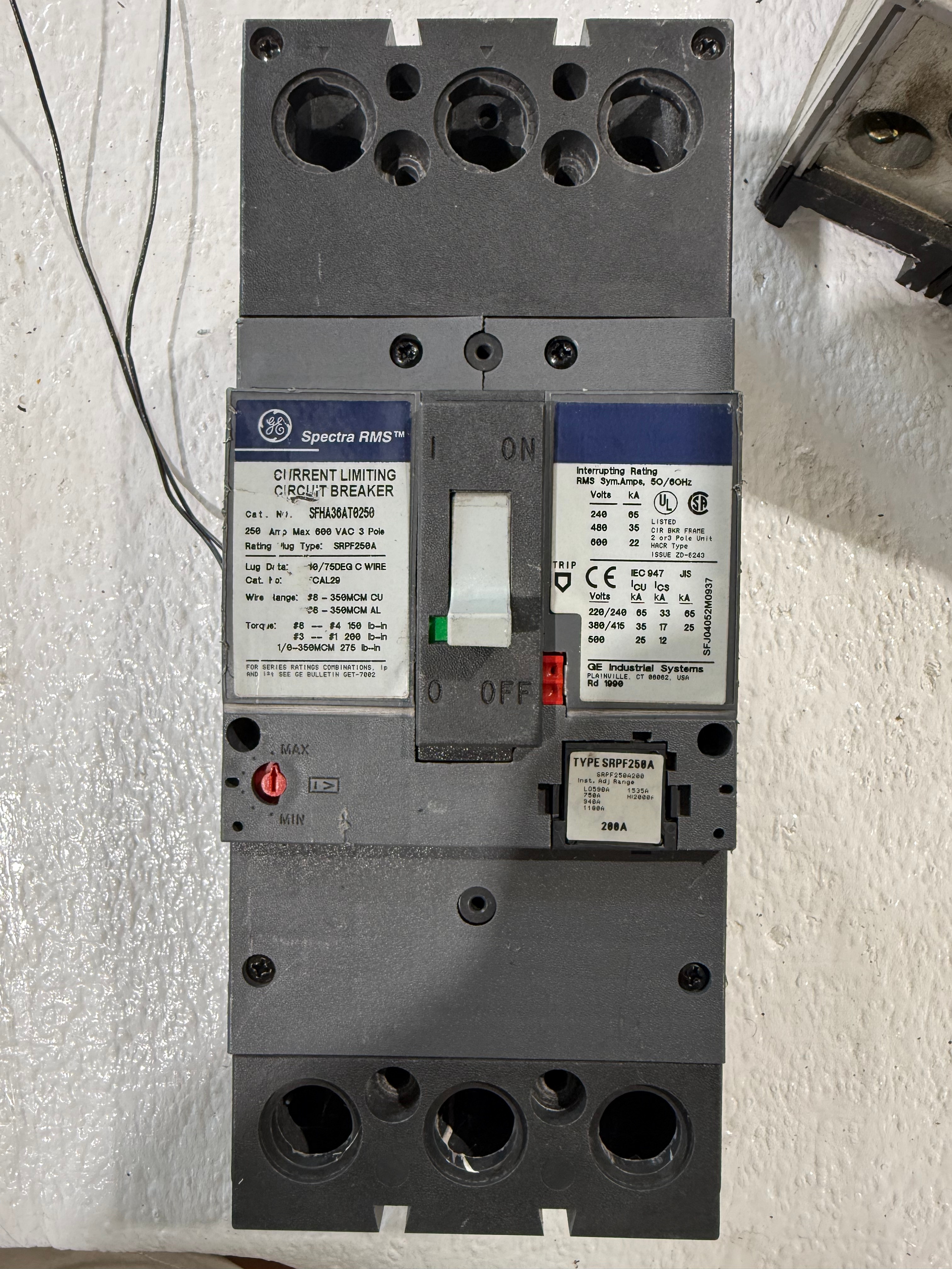 GE Spectra 250A SFHA36AT0250